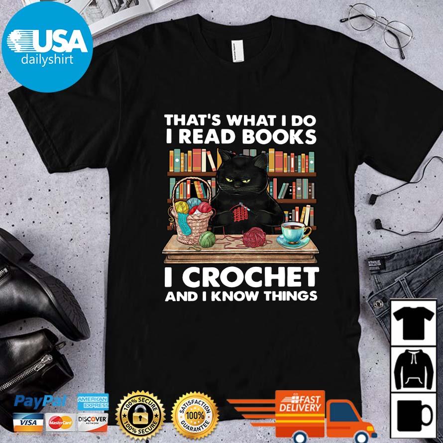 Black cat that's what I do I read books I crochet and I know things shirt